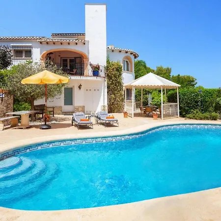 Villa Murales By *